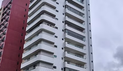Vendo amplo apartamento com 3 suítes, 3 vagas, 1 por andar, Aldeota