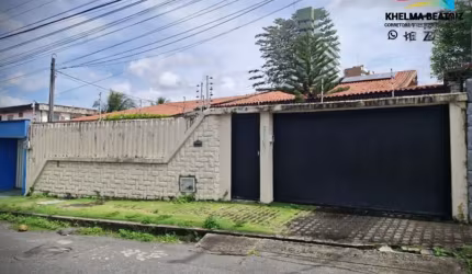 Vendo casa toda solta com 3 suítes + gabinete, amplo recuo e quintal, na Parquelândia