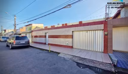 Vendo casa com 5 quartos , varanda , amplo quintal e amplo terreno, na Parquelândia