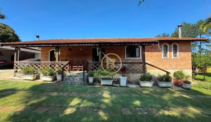 Casa com 03 suítes piscina e edícula 355 m²