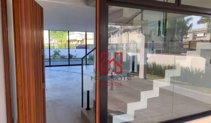 Casa com 3 dormitórios à venda, 263 m² por R$ 3.388.888,00 - Jurerê - Florianópolis/SC