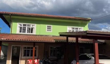 Casa com 180 m² e 03 dormitórios no Rio Caveiras em Biguaçu.