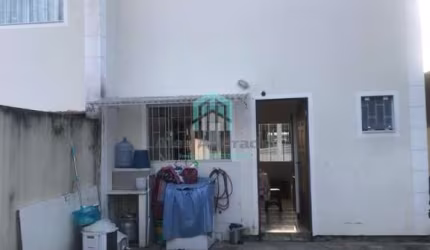 Casa geminada com 02 dormitórios em Forquilhas com 63 m²