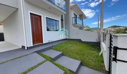 Casa Geminada em Potecas - 3 Dormitórios e 1 Suíte à Venda