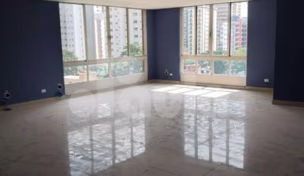 Locação de Sala Comercial de Alto Padrão em Condomínio na Vila Bastos - Santo André-SP: 4 Suítes, 2 Banheiros, 2 Vagas, 98m²