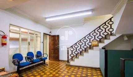 Sobrado comercial para locação com 209m², 3 dormitórios, 2 banheiros, 2 vagas, no Bairro Campestre, Santo André/SP.