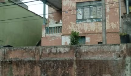 Terreno a venda com 450m², com casa antiga - excelente localização na Vila Bastos em Santo André