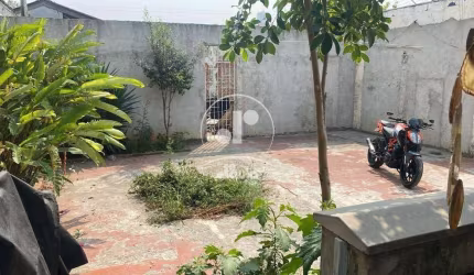 Bairro Casa Branca, com 188m2 em 'L', com 10m de frente.