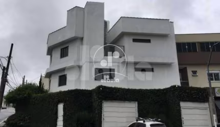 Sobrado a venda de 320 m², 3 dormitórios sendo 1 suíte, 4 vagas de garagem na Vila Scarpelli em Santo André