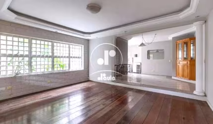Sobrado a venda com 196m², 3 dormitórios, 1 suíte, 4 banheiros, 3 vagas, na Vila Scarpelli em Santo André/SP.