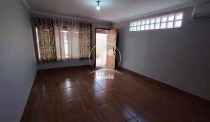 Sobrado a venda com 198m² na Vila Scarpelli em Santo André, sendo 3 dormitórios, uma suíte e 2 vagas de garagem.