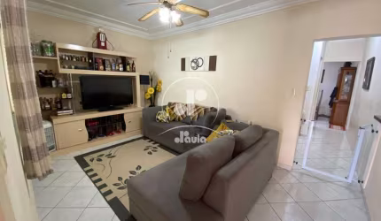Sobrado de 115m² com 3 quartos sendo 1 suíte na Vila Príncipe de Gales, Santo André-SP: 2 suítes, 2 salas, 3 banheiros e 2 vagas.
