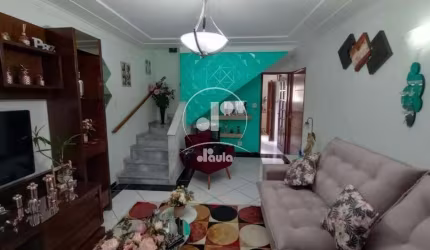 Sobrado à venda na Vila Pires, Santo André-SP: 3 quartos, 1 suíte, 1 sala, 3 banheiros, 2 vagas, 175m² de área.