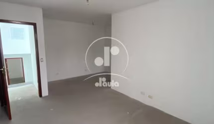 Sobrado a venda com 250m², 3 suítes, 6 banheiros, 4 vagas, na Vila Pinheirinho em Santo André/SP.