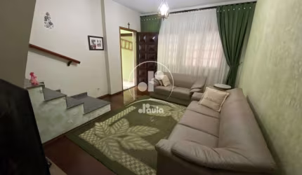 Vila Humaita. Sobrado com 199m2, 3 dormitórios, 2 vagas, quintal lateral e ampla dependência nos fundos.