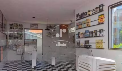 Sobrado de 326m² à Venda na Vila Humaitá em Santo André-SP: 3 Quartos, 1 Suíte, 2 Salas, 5 Banheiros e 3 Vagas de Garagem