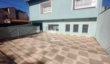 Amplo Sobrado na Vila Homero Thon com 3 dormitórios 2 suítes, 2 com closed e 2 com armários, 5 vagas cobertas