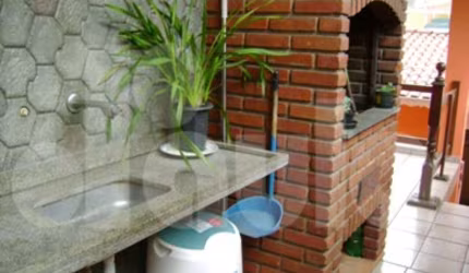 Imperdível Sobrado à Venda na Vila Gilda, 3 Quartos e 5 Vagas - Santo André-SP - Confira!