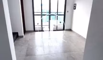 Sobrado de 121m² à venda em Santo André-SP, Vila Clarice: 2 quartos, 2 suítes e 3 vagas de garagem