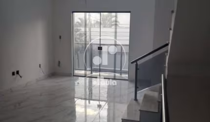 Imperdível sobrado à venda em Santo André-SP, Vila Camilópolis! 3 quartos, 1 suíte, 1 sala, 2 vagas de garagem, 150m².