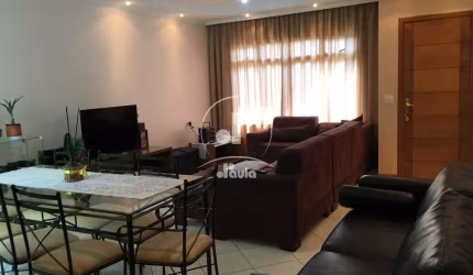 Vila Alto de Santo André. Sobrado com 196m2, 3 dormitórios, sendo uma suíte, 3 banheiros,3 vagas.