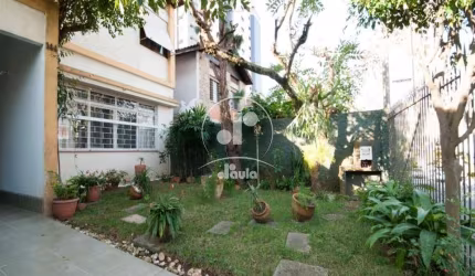 Sobrado à venda na Vila Alpina, Santo André-SP: 4 quartos, 1 suíte, 2 salas, 4 banheiros, 2 vagas de garagem, 202m² de área.