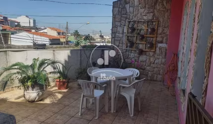 Sobrado de 315m² à Venda em Santo André-SP, Jardim Stella: 3 Quartos, 3 Suítes, 2 Salas e 4 Banheiros