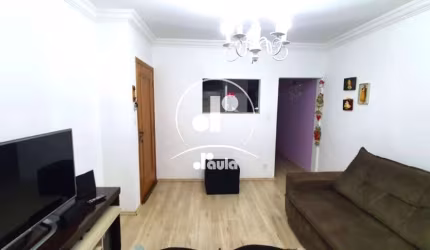 Jardim Stella. Sobrado reformado, com 174m2, 3 quartos sendo 1 suíte, sala. cozinha planejada, 3 banheiros, 2 vagas cobertas.