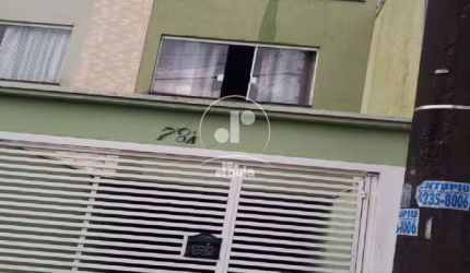 Jardim Progresso. Sobrado com 114m2, 3 quartos, sendo 1 suíte, 3 banheiros, quintal, 2 vagas de garagem.