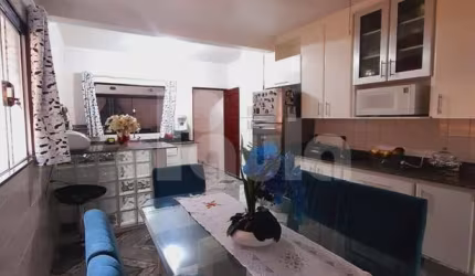Sobrado residencial, com 194,00 m² de área útil, Jardim Marek, Santo André.