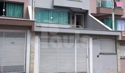 Jardim Bela Vista. Sobrado com 131m2, 3 dormitórios, sendo 1 suíte, sala de estar, jantar, cozinha americana, banheiro social, lavabo e 4 vagas.