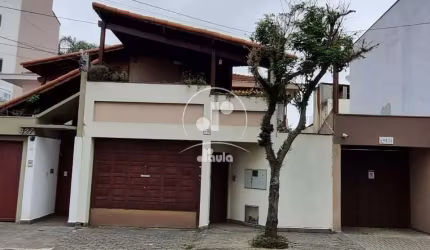 Sobrado de Luxo no Jardim Bela Vista: 4 Quartos, 2 Suítes, 2 Salas e 2 Vagas de Garagem - Santo André-SP