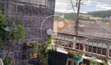 Excelente Sobrado de 3 Quartos com 2 Banheiros e 2 Vagas de Garagem na Vila Assis Brasil, Mauá-SP - Imperdível!