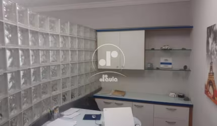 Sala Comercial no Jardim Bela Vista Com 33 m² de área . Sala com mesas, cadeiras, e armários , 1 banheiro com armário multiuso, 1 vaga de garagem