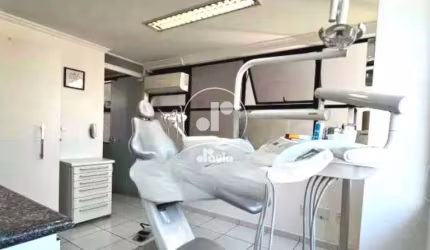 Sala à venda no Centro de Santo André-SP, com 1 banheiro, garagem e 50m² de área!