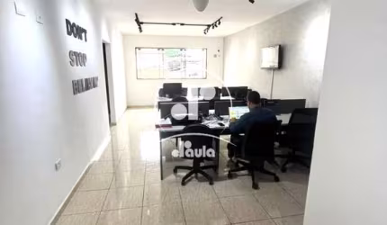 Prédio Comercial à Venda em Vila Prudente, São Paulo: 2 andares, 8 Salas, 4 Banheiros, 400m² de Área!