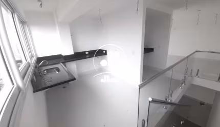 Cobertura no bairro Jardim em Santo André, com 124m², 2 suites, sacada, cozinha ampla, 3 banheiros, 2 vagas de garagem.