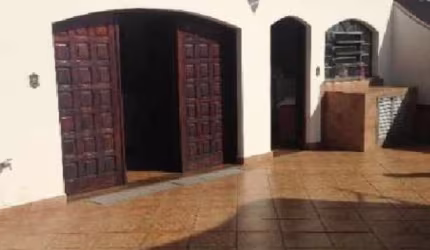 Casa térrea próximo ao parque Chico Mendes em São caetano do Sul - com excelente quintal, topografia plano e área de churrasqueira.