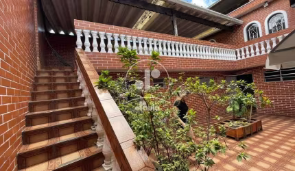 Casa térrea local bem tranquilo, excelente para casa de repouso 3 dormitórios suíte 7 vagas