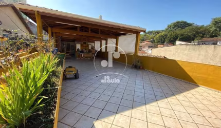 Linda Casa de 112m² à venda em Santo André-SP! 2 quartos, 1 suíte, 2 salas, 3 banheiros, 3 vagas de garagem.