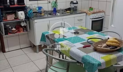 Imperdível! Casa de 90m² à venda em Santo André: 2 quartos, 1 sala, 1 banheiro, 2 vagas de garagem. Confira!