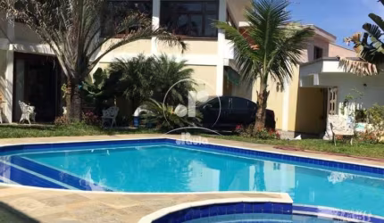 Casa com piscina, espaço gourmet fechado com bar, 3 suítes, 5 vagas na Vila Gilda - Santo André