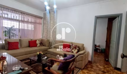 Casa antiga com sobrado fundos à venda em Santo André-SP, bairro Vila Floresta, 2 quartos, 2 salas, 1 banheiro, 3 vagas, 150m².