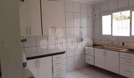 Casa à Venda em Santo André-SP na Vila Floresta: 3 Quartos, 1 Suíte, 1 Sala, 3 Banheiros, 5 Vagas de Garagem, 175m² Área