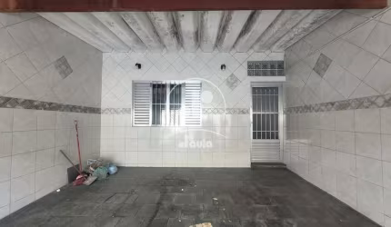 Casa assobradada na Vila Curuçá com 150,00 m² de terreno e 210,00 m² de construção.