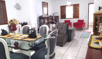 Casa para venda na Vila Bastos, Santo André-SP: 3 quartos, 1 suíte, 1 sala, 2 banheiros, 2 vagas de garagem, 205m² de área.
