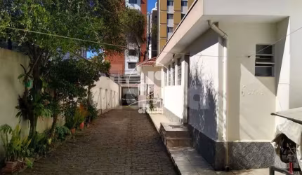 Casa térrea 342m², em excelente localização na Vila Bastos, Santo André.