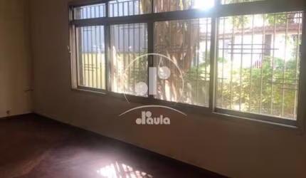 Casa a venda no Bairro Silveira, 345m² de terreno com casa de 188m², com 3 dormitorios, 2 banheiros, cozinha ampla, 4 vagas de garagem.