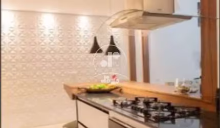 Imperdível oportunidade! Casa à venda em Santo André-SP, no Parque João Ramalho, com 3 quartos, 1 suíte, 2 salas, 3 banheiros, 2 vagas de garagem e 245,00 m² de área.