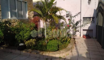 Casa de 143m² à venda em Santo André-SP, Jardim Stella! 3 quartos, 1 suíte, 1 sala, 2 banheiros, 3 vagas de garagem.